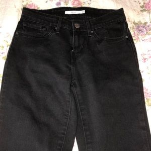 Black 712 Slim Levi’s jeans